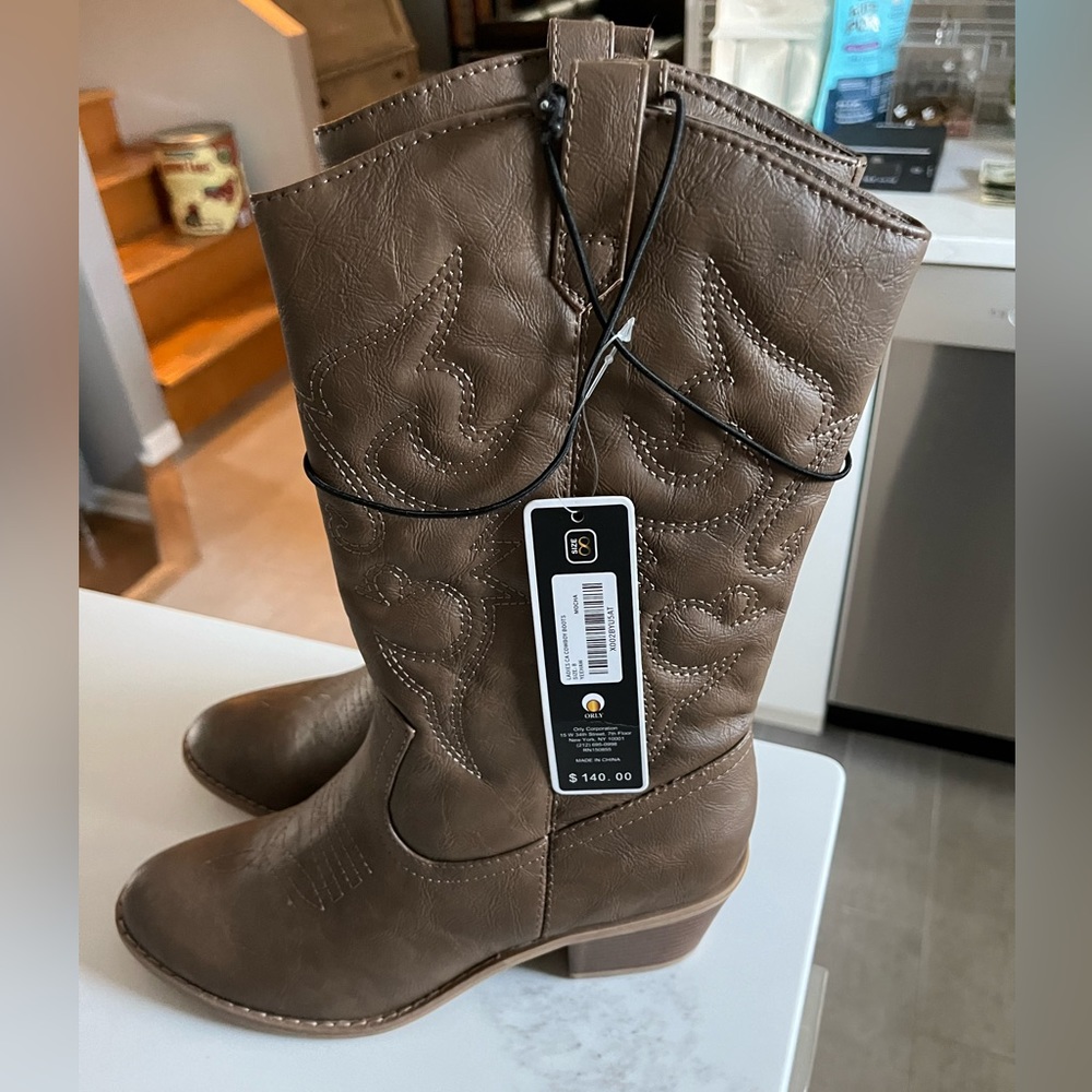 NWT ladies orly yeehaw cowboy boots.  Mocha colored. Size 8.